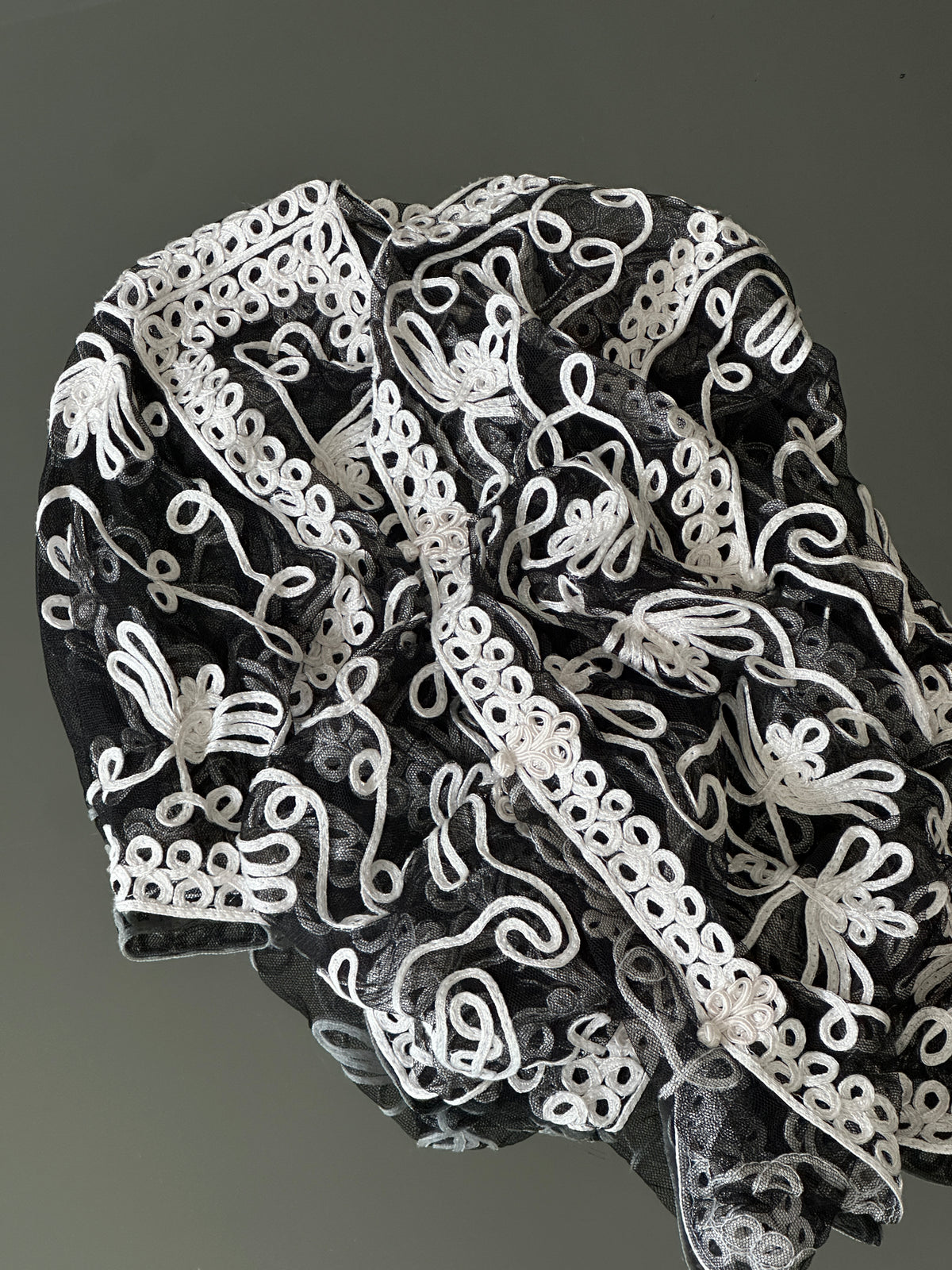 VINTAGE EMBROIDERED BLOUSE